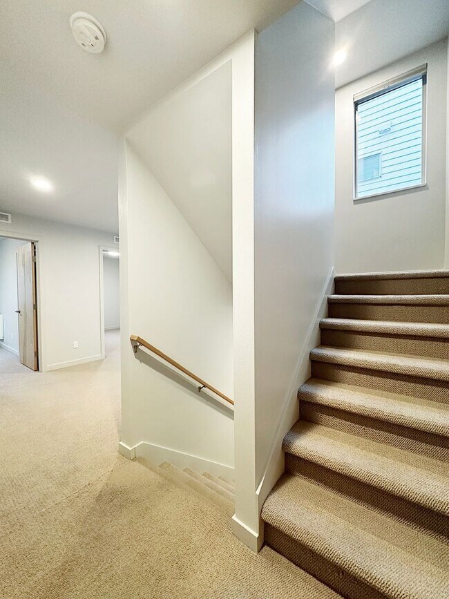 Building Photo - 3bd/2ba Seattle Townhome