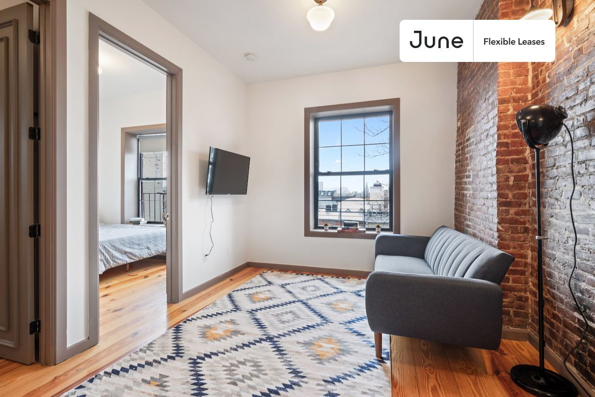 Building Photo - Stunning Private ROOM in Harlem