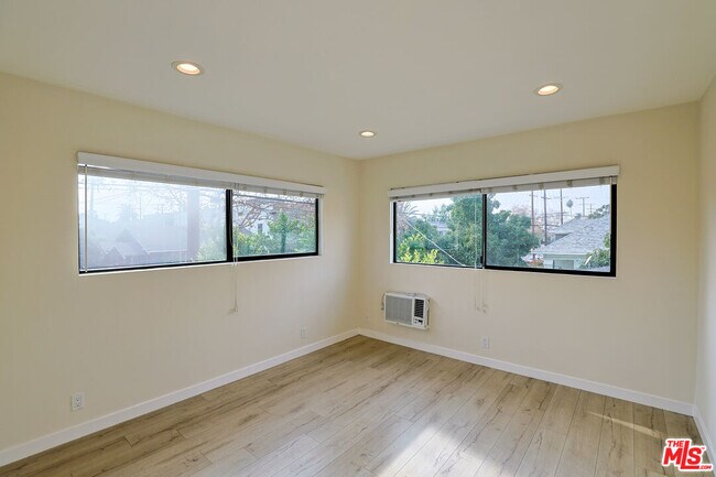 Building Photo - 1277 W 23rd St