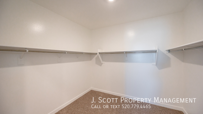 Building Photo - 8222 W Clemente Wy