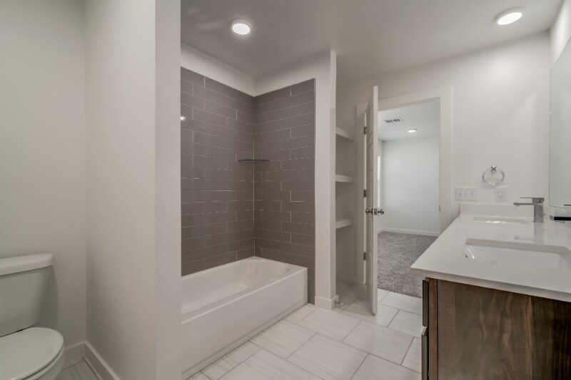 Building Photo - 13520 Vinita Dr