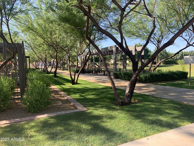 Building Photo - 2029 W Kinfield Trail