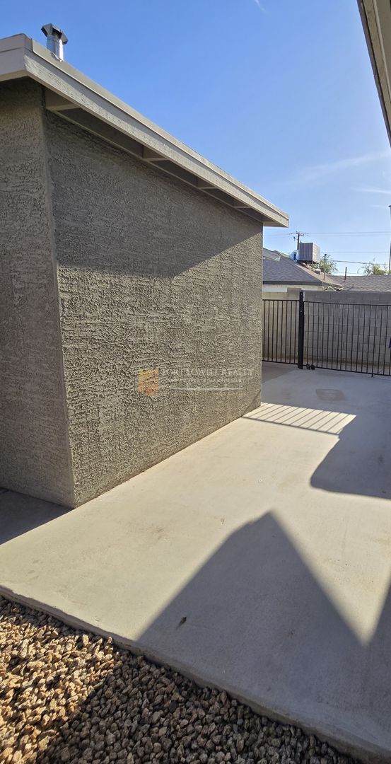 Building Photo - Newly Renovated 3 Bedroom, 2 Bath Home Available May!