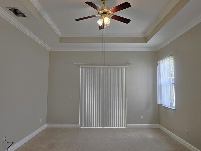 Building Photo - 414 SW Cherryhill Rd