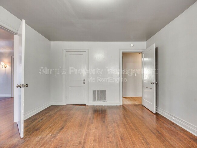 Building Photo - 816 NE 20th St