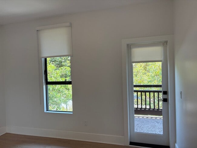 Building Photo - Luxury 3+3 Townhome in prestigious Crescen...