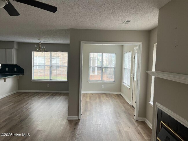 Building Photo - 2900 Mulberry Ln