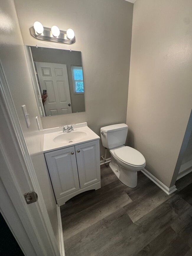 Building Photo - Gorgeous 3 bedroom home recently upgraded