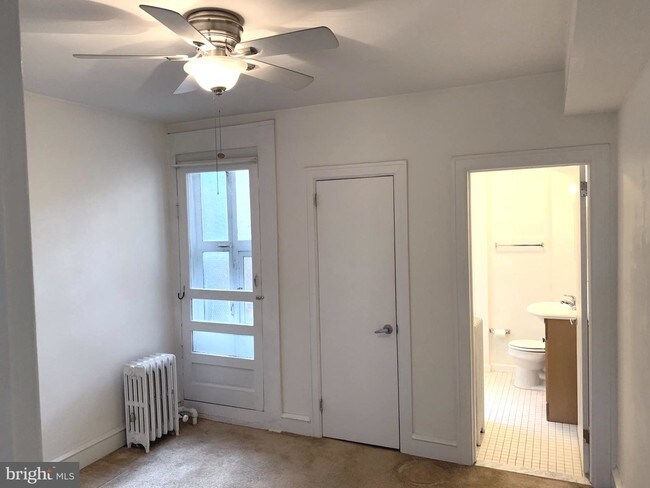 Building Photo - 332 S 17th St