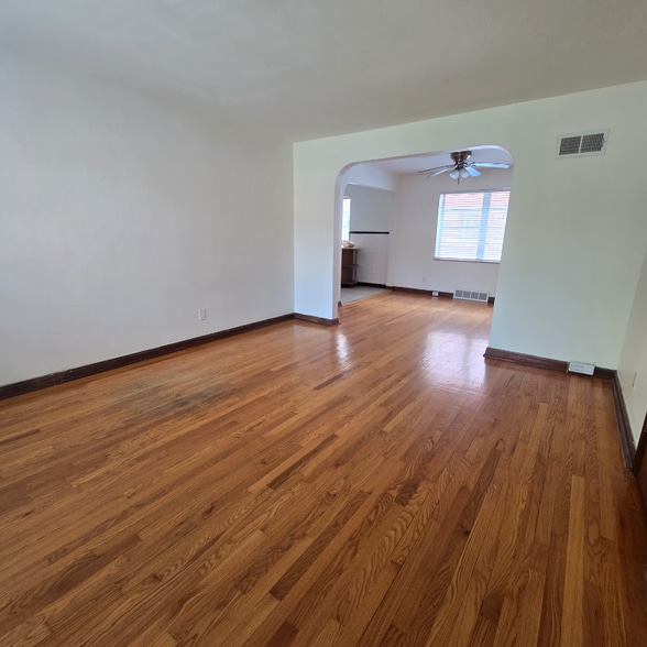 Building Photo - 5301 Jamieson Ave