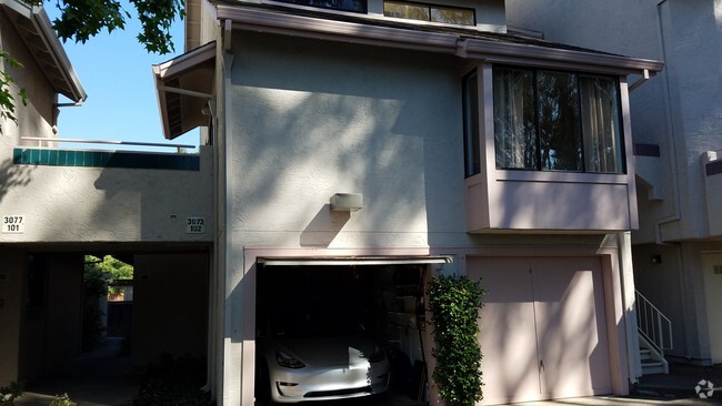 Building Photo - 3073 Middlefield Rd