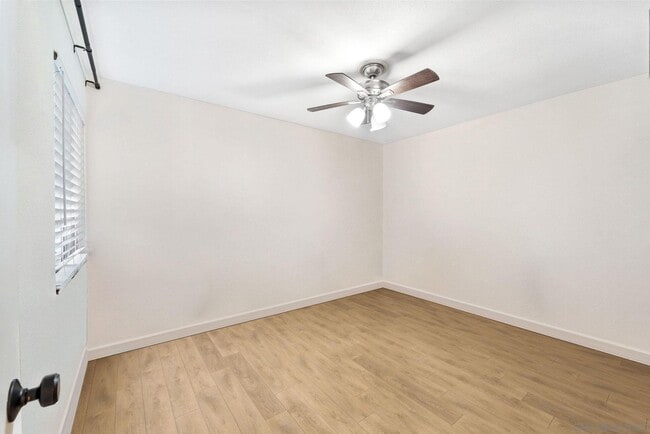 Building Photo - 2 BR Townhome in Escondido w/ 2 car garage