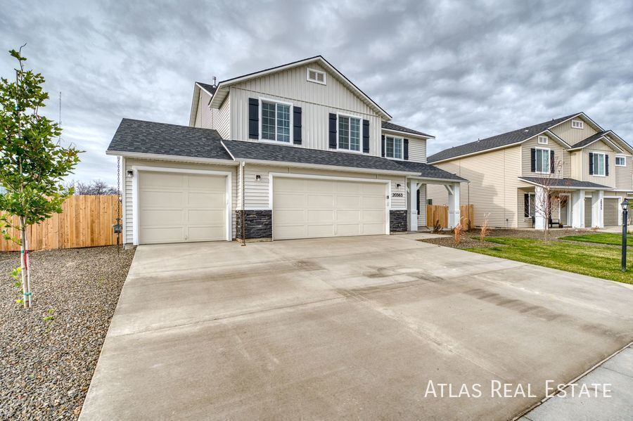 Building Photo - 20363 Stockbridge Way