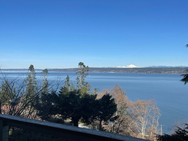 Building Photo - Comfortable View Home in Greenbank!