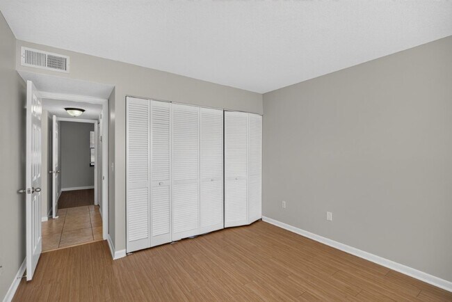 Building Photo - 700 W Pope Rd