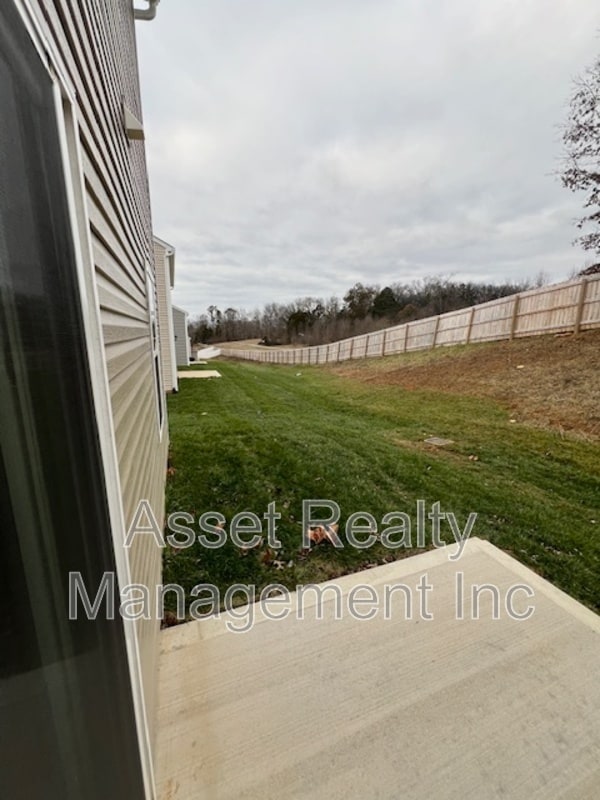 Building Photo - 305 Aspen Dr