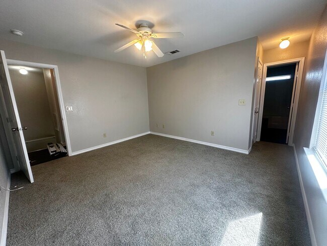 Building Photo - 2527 Pascal Ct