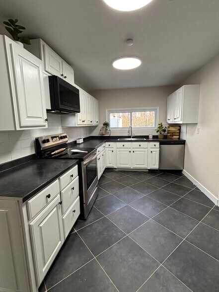 Building Photo - 1105 Reynolds Rd