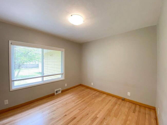 Building Photo - 3 Bedroom House for Rent!