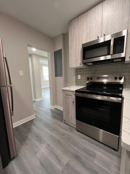 Building Photo - 101 S Victoria Ave