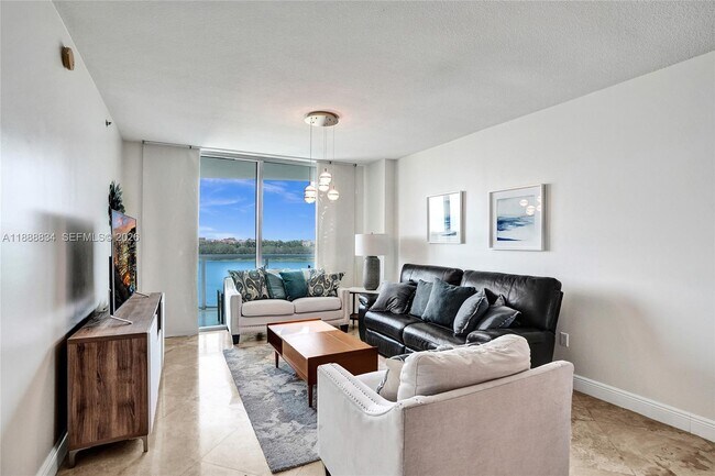 Building Photo - 2681 N Flamingo Rd