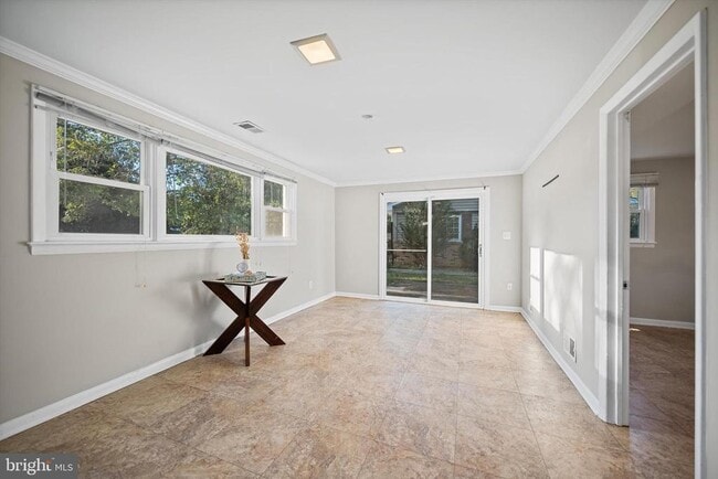 Building Photo - 9109 Pinehurst Dr