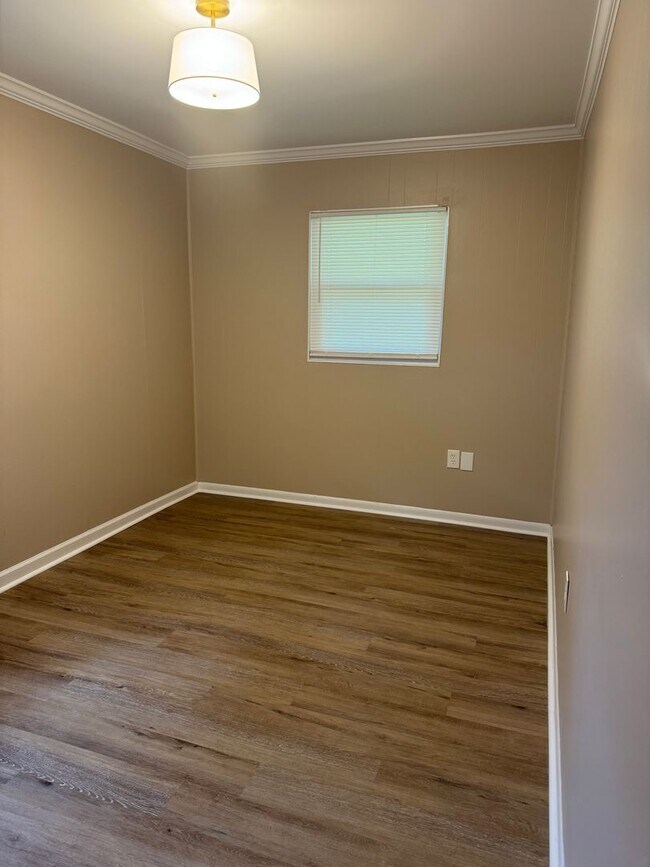 Building Photo - 4 Bedroom with fenced in yard in Fountain ...