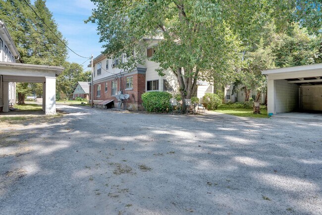 Building Photo - Charming Historic 2BR Apartment with Garag...