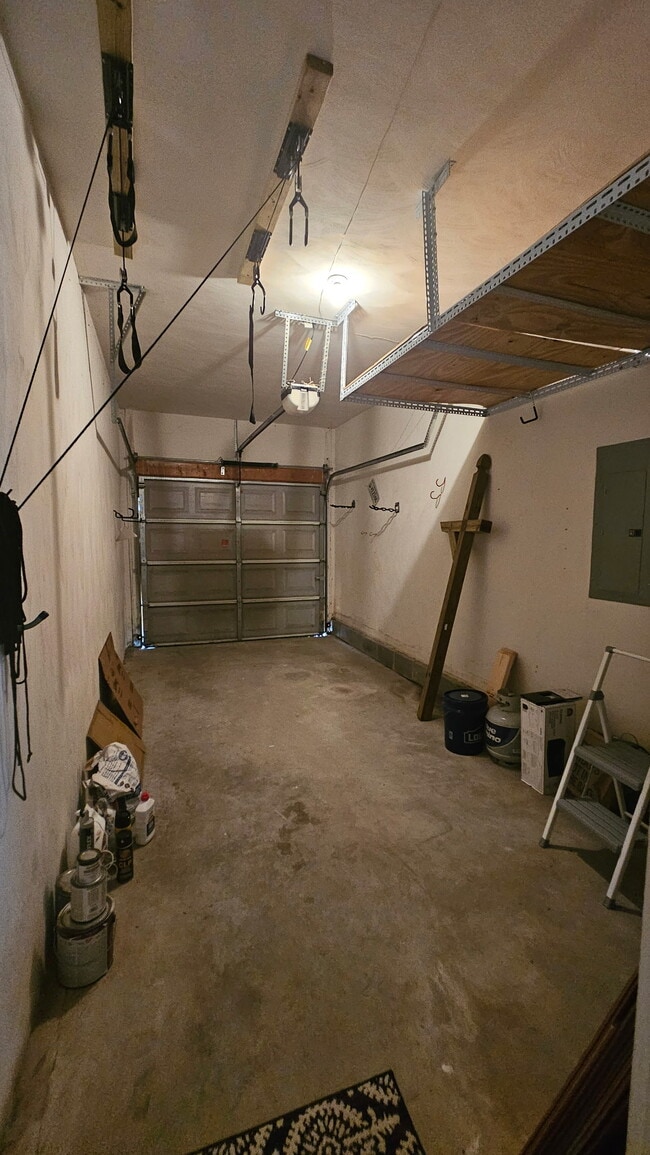Building Photo - 332 Summerville Ct
