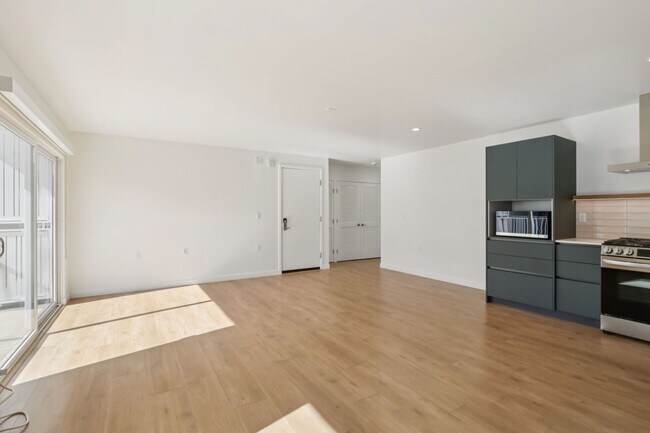 Building Photo - 1422 Tamarind Ave