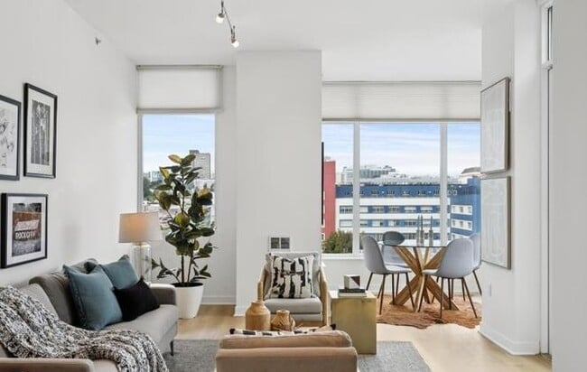 Building Photo - 55 Page St