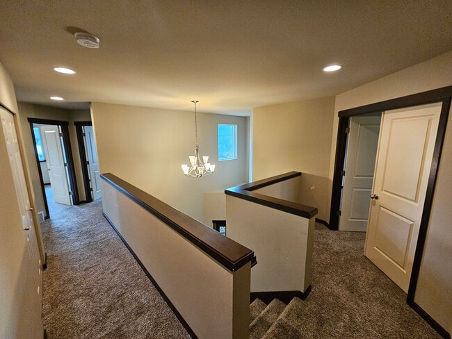 Building Photo - 713 Park Ln