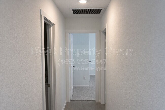 Building Photo - 3017 Campeiro Ave