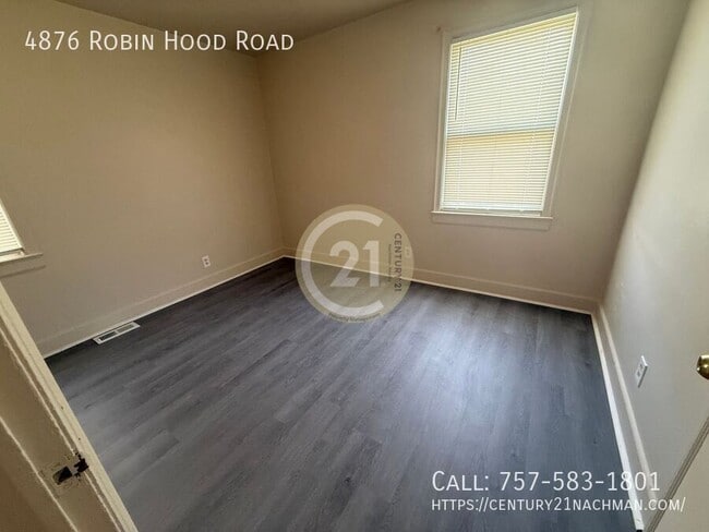 Building Photo - 4876 Robin Hood Rd