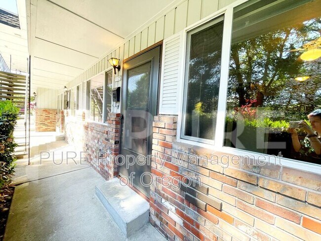 Building Photo - 1125 SE 27th Ave