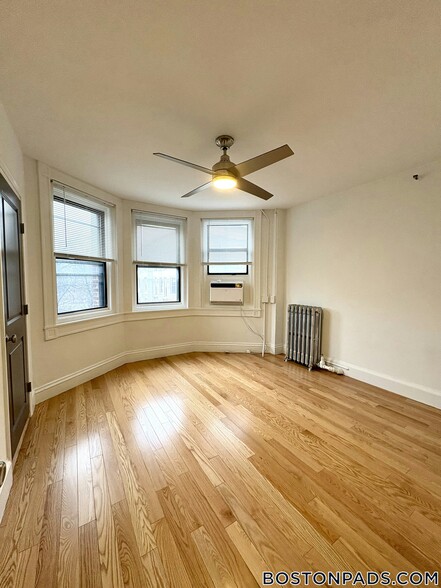 Building Photo - 137 Park Dr