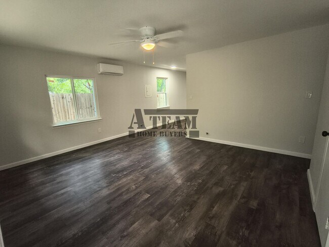 Building Photo - Cozy 2 Bed 1 Bath home for rent!