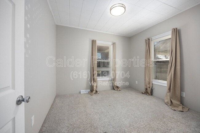 Building Photo - 1635 Cleveland Ave SW