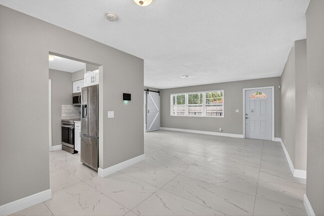 Building Photo - 601 SW 5th Ave