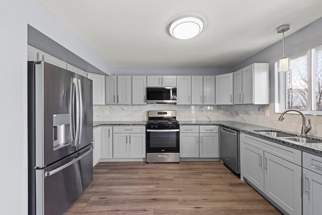 Building Photo - 905 Thorn Creek Dr