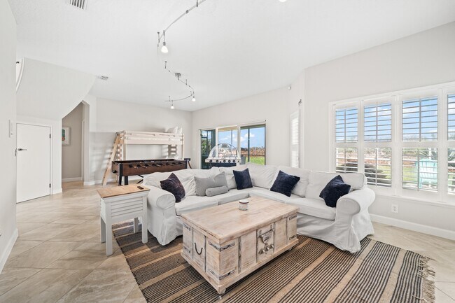 Building Photo - 7585 Jimmy Buffett Mem Hwy