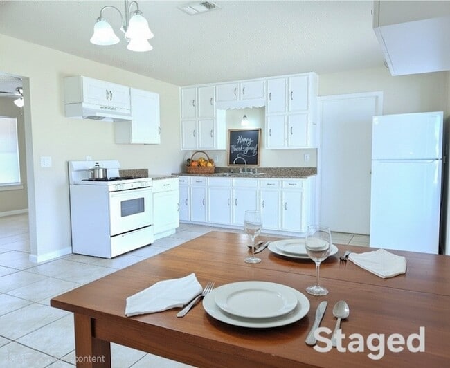 Building Photo - 6315 Rosemary Ln