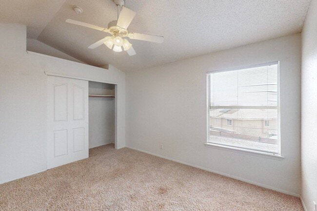 Building Photo - Beautiful 4 bedroom, 2 bath home in Northeast El Paso!