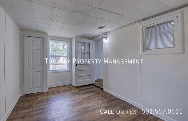 Building Photo - 4904 Lynch Dr