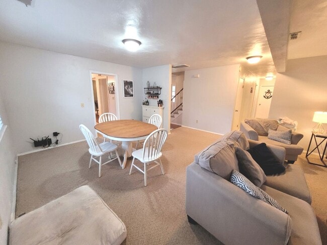 Building Photo - Spacious 5-Bedroom Home in Virginia Beach ...