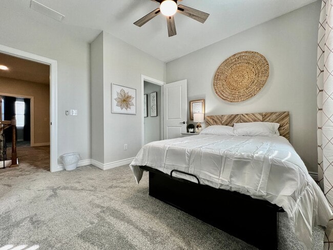 Building Photo - Luxury Home Incredible master suite Liberty Twp OH