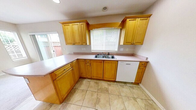 Building Photo - RENT SPECIAL! $500 OFF OF FIRST MONTH! 3 Bedroom, 2.5 Bath in the Cordata/Meridian Area!
