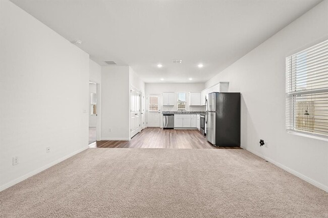 Building Photo - 473 Thistle Ln