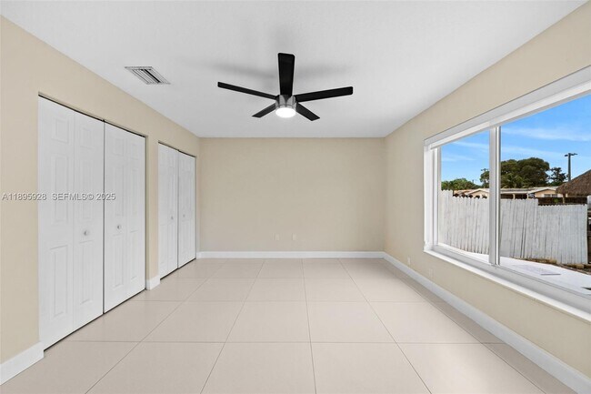 Building Photo - 1412 NE 53rd Ct