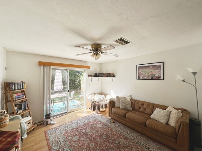 Building Photo - Oak Village - Beautiful 2 Bedroom, 1 Bathroom Townhome